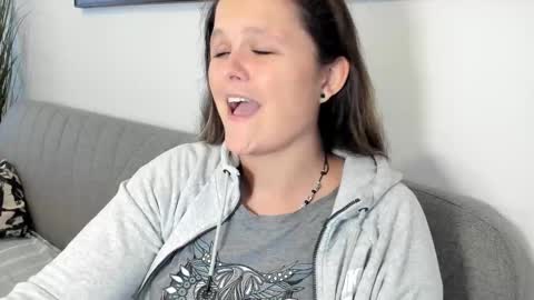 Snapshot of someonesday chatting on 12/04/25, 02:04 SomeonesDay online show from 12/04/25, 02:04