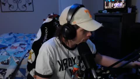 Snapshot of somethinqfunny chatting on 12/08/24, 04:04 Lover Boi online show from 12/08/24, 04:04