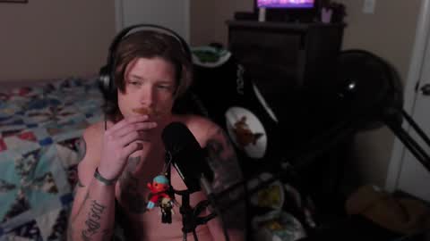 Snapshot of somethinqfunny chatting on 02/12/25, 04:44 Lover Boi online show from 02/12/25, 04:44