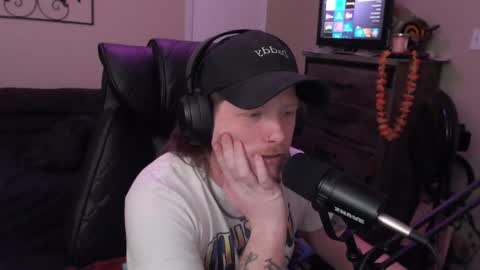 Snapshot of somethinqfunny chatting on 03/31/26, 01:29 Lover Boi online show from 03/31/26, 01:29