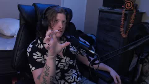 Snapshot of somethinqfunny chatting on 04/08/26, 02:11 Lover Boi online show from 04/08/26, 02:11