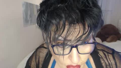 sondrariddle online show from 11/11/25, 09:15