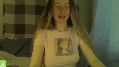 Snapshot of song_to_the_siren chatting on 12/20/24, 10:05 Mary online show from 12/20/24, 10:05