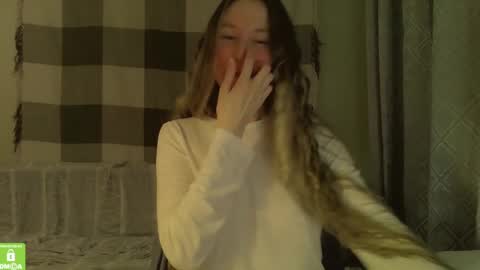 Snapshot of song_to_the_siren chatting on 01/16/25, 10:02 Mary online show from 01/16/25, 10:02