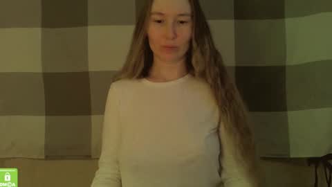 Snapshot of song_to_the_siren chatting on 01/22/25, 11:45 Mary online show from 01/22/25, 11:45