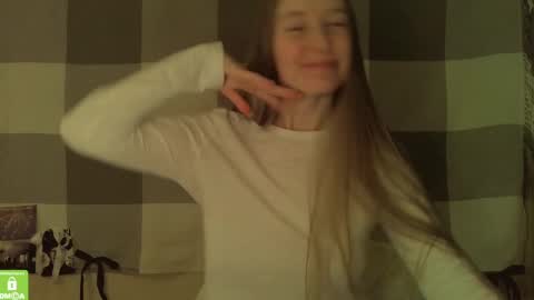 Snapshot of song_to_the_siren chatting on 01/23/25, 08:24 Mary online show from 01/23/25, 08:24