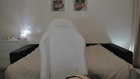 sonia_moon_ online show from 10/02/25, 02:29