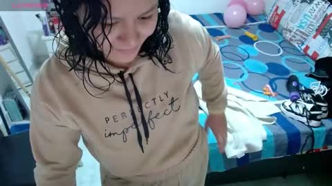 sonialatin69 online show from 04/15/26, 12:23