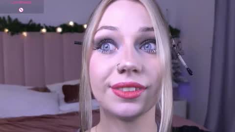 Snapshot of sono_sharingan chatting on 12/22/25, 04:26 Your ghost wife online show from 12/22/25, 04:26