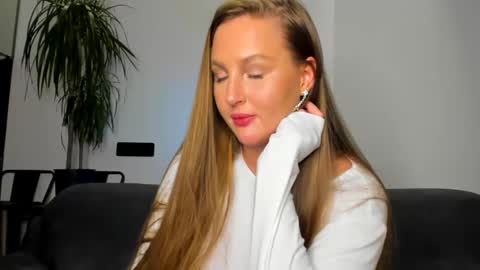 Snapshot of sonyatightt chatting on 01/16/25, 02:41 Sonya online show from 01/16/25, 02:41