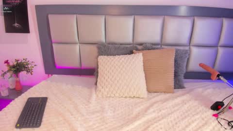 Snapshot of sophi_leone_ chatting on 02/27/26, 03:12 sophi Leone online show from 02/27/26, 03:12