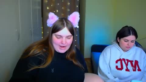 sophia__olsen online show from 11/30/25, 10:19