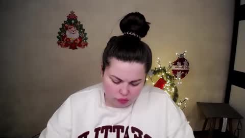 sophia__olsen online show from 12/23/25, 06:00