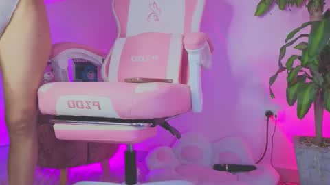 Snapshot of sophia_berryy chatting on 10/17/25, 12:01 Sophia Independent model online show from 10/17/25, 12:01