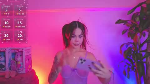 Snapshot of sophia_berryy chatting on 10/31/25, 12:44 Sophia Independent model online show from 10/31/25, 12:44