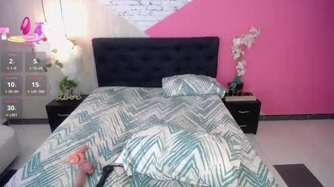 sophia_brunette21 online show from 09/10/25, 11:43