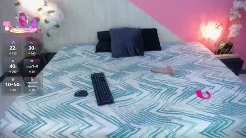 sophia_brunette21 online show from 12/18/25, 12:00