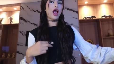 Sophia online show from 12/04/25, 09:34