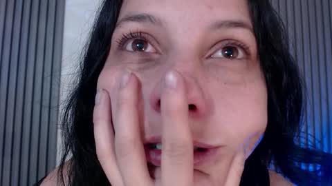 Snapshot of sophia_dk chatting on 10/21/25, 03:02 sophia hottie online show from 10/21/25, 03:02