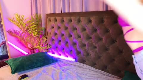 Snapshot of sophia_dreamy chatting on 12/21/24, 07:35 Sophia online show from 12/21/24, 07:35