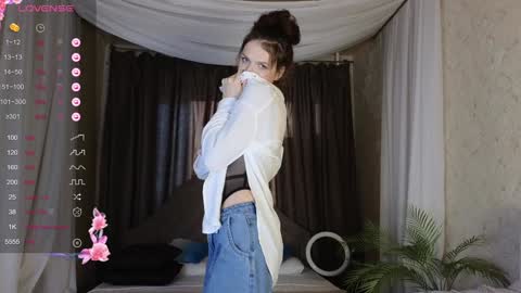 Snapshot of sophia_dreamy chatting on 01/06/25, 05:08 Sophia online show from 01/06/25, 05:08