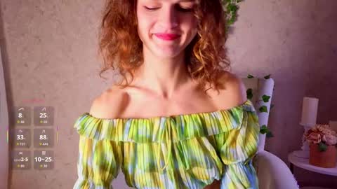 Snapshot of sophia_dreamy chatting on 09/11/25, 01:28 Sophia online show from 09/11/25, 01:28