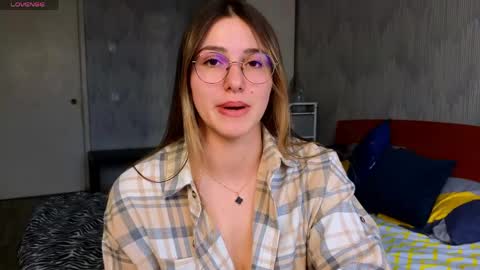 Sophia online show from 04/22/26, 10:06