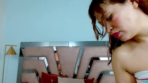 Snapshot of sophia_hadid chatting on 01/14/25, 01:04 Sophia online show from 01/14/25, 01:04