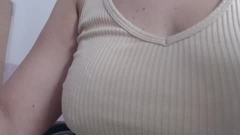 Snapshot of sophia_hadid chatting on 11/01/25, 07:49 Sophia online show from 11/01/25, 07:49