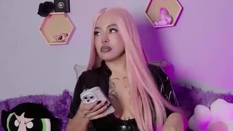 Snapshot of sophia_harrys chatting on 01/16/26, 07:12 sophia online show from 01/16/26, 07:12