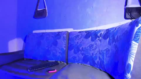 sophia_horny19 online show from 04/25/26, 08:28