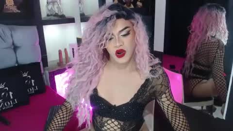 sophia_hott01 online show from 09/30/25, 08:08
