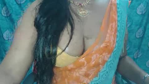 Snapshot of sophia_indian chatting on 03/05/25, 06:01 Sophia Tamil online show from 03/05/25, 06:01