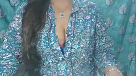 Snapshot of sophia_indian chatting on 03/07/25, 05:18 Sophia Tamil online show from 03/07/25, 05:18