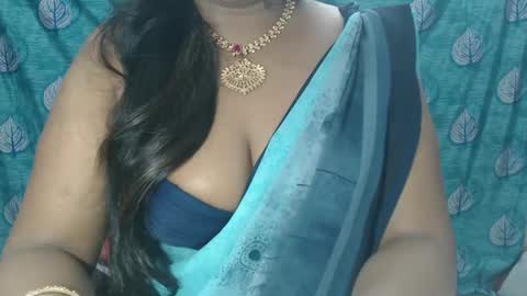 Snapshot of sophia_indian chatting on 03/08/25, 07:09 Sophia Tamil online show from 03/08/25, 07:09