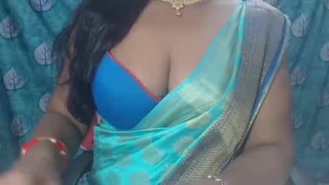 Snapshot of sophia_indian chatting on 09/19/25, 05:31 Sophia Tamil online show from 09/19/25, 05:31