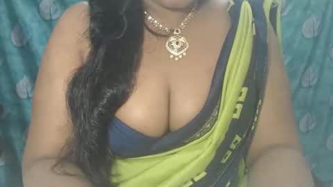 Snapshot of sophia_indian chatting on 12/15/25, 05:12 Sophia Tamil online show from 12/15/25, 05:12