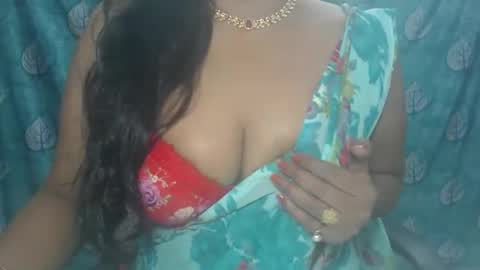 Snapshot of sophia_indian chatting on 12/19/25, 04:52 Sophia Tamil online show from 12/19/25, 04:52