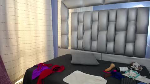 Snapshot of sophia_ny chatting on 03/08/25, 04:28 SOPHIA online show from 03/08/25, 04:28