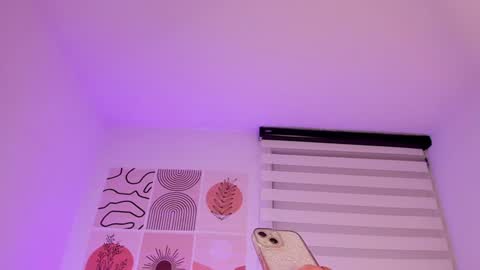 Snapshot of sophia_rhoades_ chatting on 12/18/24, 04:42 Sophi online show from 12/18/24, 04:42