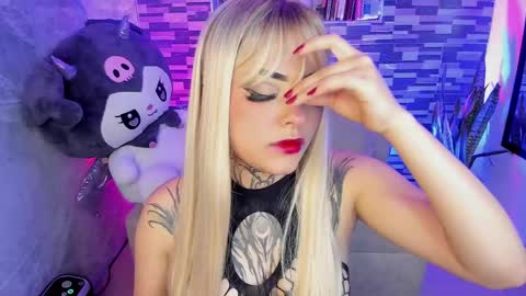 Snapshot of sophiaa_cherry chatting on 10/12/25, 11:59 Sophia online show from 10/12/25, 11:59