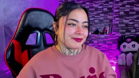 Snapshot of sophiaa_cherry chatting on 07/22/26, 11:18 Sophia online show from 07/22/26, 11:18