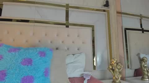 Sofia online show from 01/14/26, 03:45