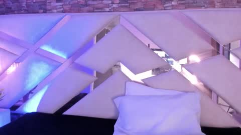 Sophia Paris online show from 12/19/25, 03:02