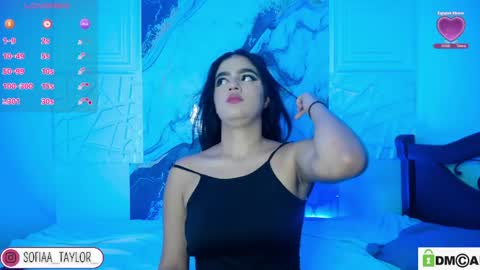 Snapshot of sophiaa_taylor_ chatting on 04/12/26, 05:01 online show from 04/12/26, 05:01