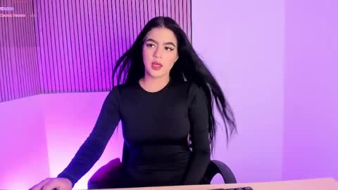 Snapshot of sophiaa_taylor_ chatting on 05/22/26, 11:27 online show from 05/22/26, 11:27