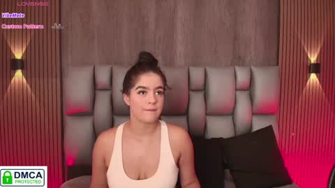 Snapshot of sophiaa_taylor_ chatting on 06/20/26, 08:06 online show from 06/20/26, 08:06