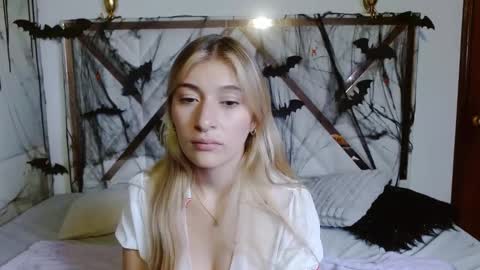 SophiaLee online show from 10/24/25, 11:12