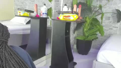 Sophie online show from 11/22/25, 12:04