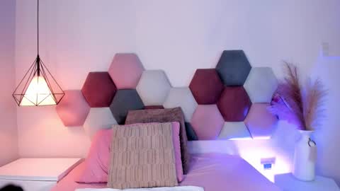 sophiacolliins online show from 09/11/25, 12:44